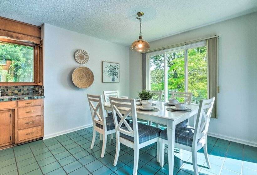 Quaint Lake Norman Home W/ Boat Dock + Grill!