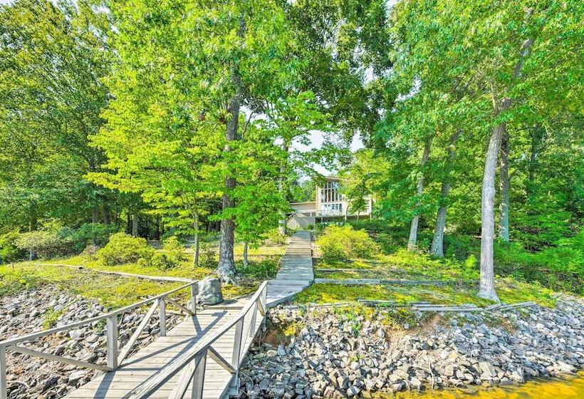 Quaint Lake Norman Home W/ Boat Dock + Grill!