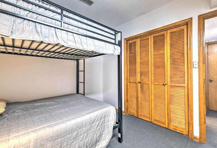 Quaint Lake Norman Home W/ Boat Dock + Grill!