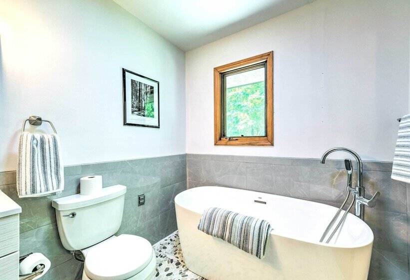 Quaint Lake Norman Home W/ Boat Dock + Grill!