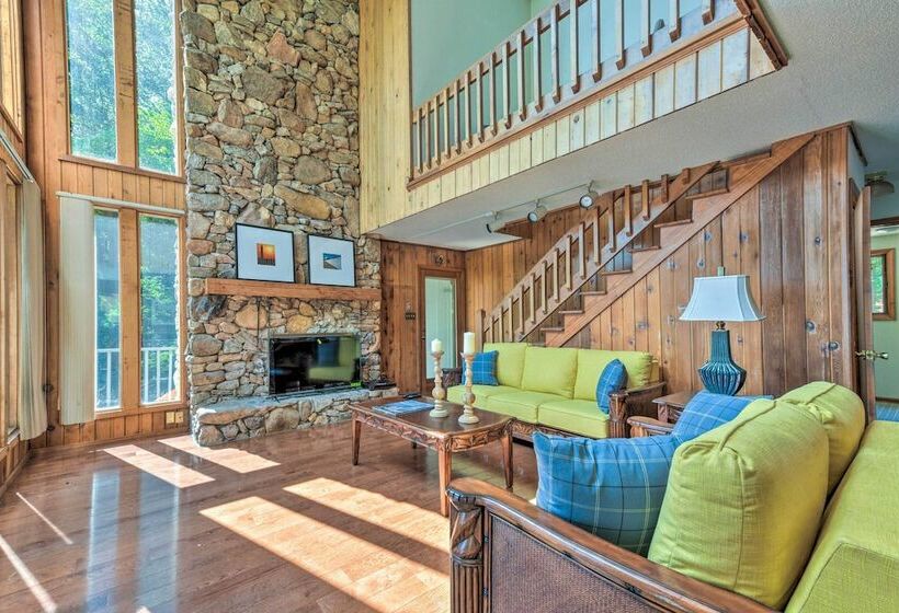 Quaint Lake Norman Home W/ Boat Dock + Grill!