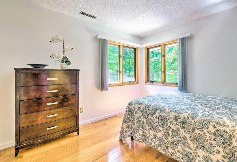 Quaint Lake Norman Home W/ Boat Dock + Grill!