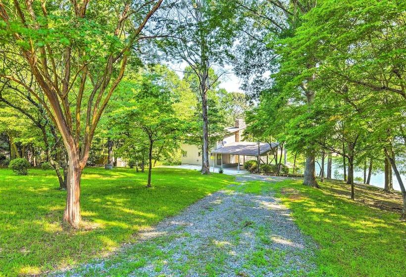 Quaint Lake Norman Home W/ Boat Dock + Grill!