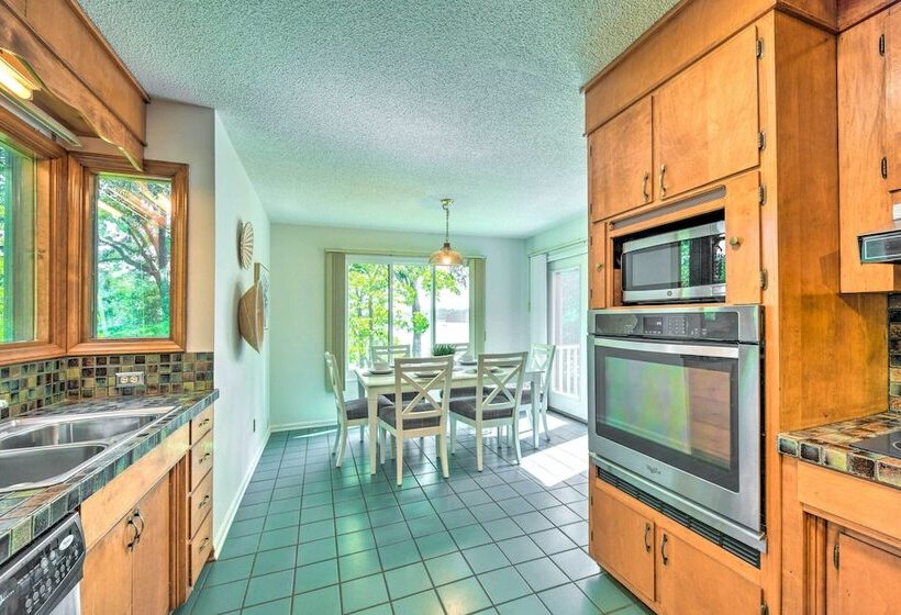 Quaint Lake Norman Home W/ Boat Dock + Grill!