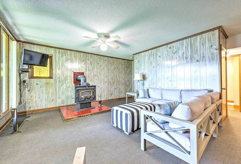 Quaint Lake Norman Home W/ Boat Dock + Grill!