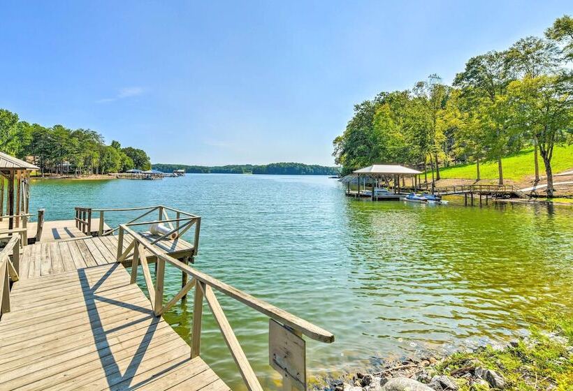 Quaint Lake Norman Home W/ Boat Dock + Grill!