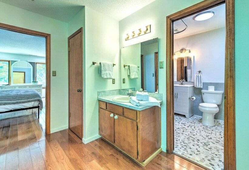 Quaint Lake Norman Home W/ Boat Dock + Grill!