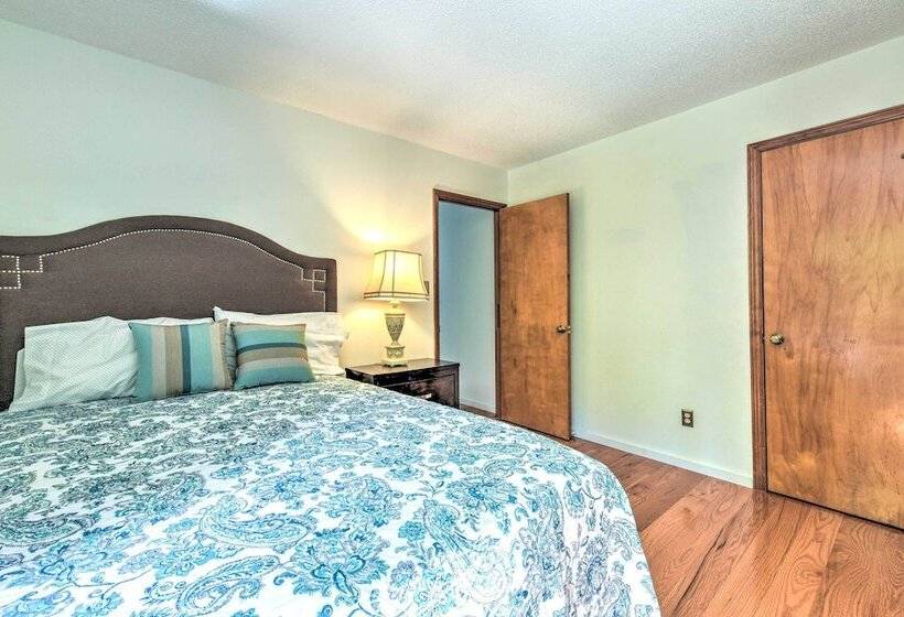 Quaint Lake Norman Home W/ Boat Dock + Grill!