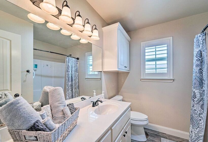 Quaint Lubbock Home ~ 6 Mi To Ttu + Downtown!