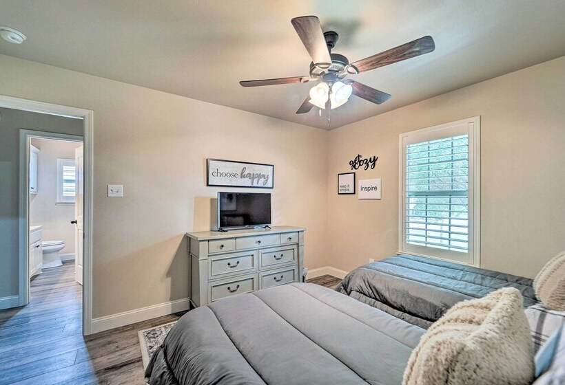 Quaint Lubbock Home ~ 6 Mi To Ttu + Downtown!