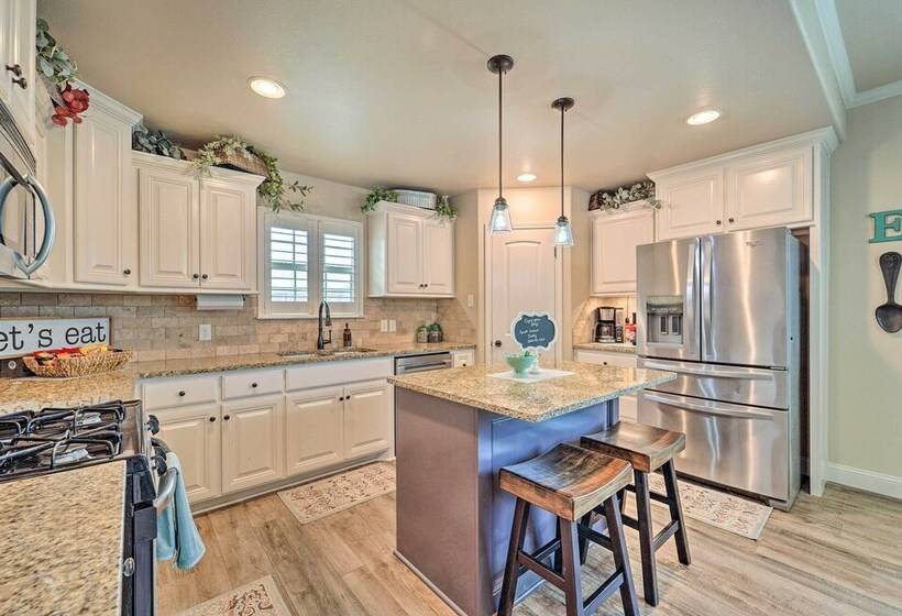 Quaint Lubbock Home ~ 6 Mi To Ttu + Downtown!