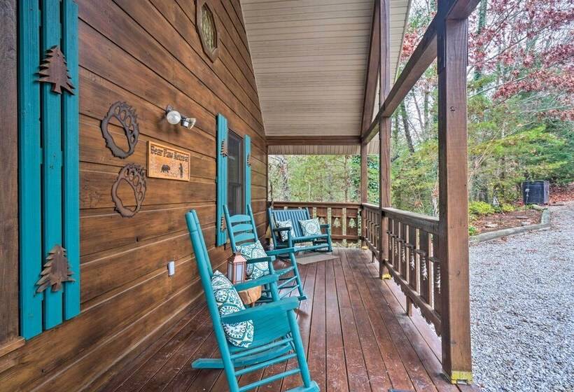 Quaint Sevierville Cabin W/ 2 Tier Deck & Hot Tub!