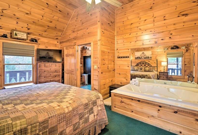 Quaint Sevierville Cabin W/ 2 Tier Deck & Hot Tub!