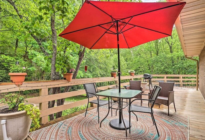 Quiet Art Inspired Hendersonville Boutique Lodge!