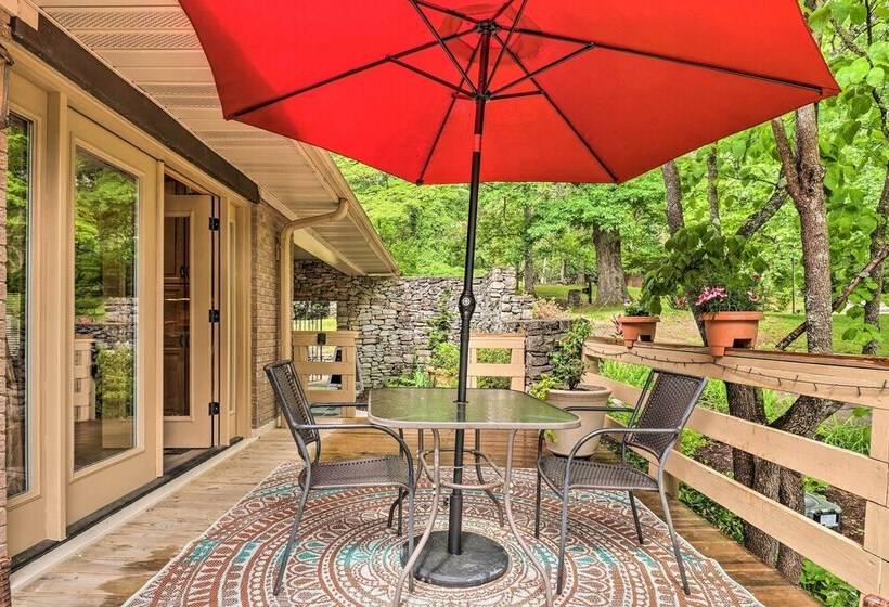 Quiet Art Inspired Hendersonville Boutique Lodge!