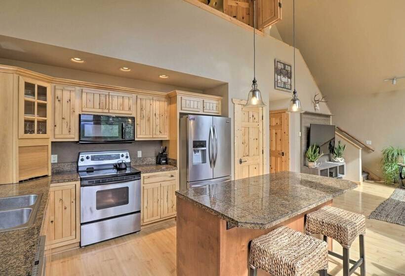 Quiet + Elegant Whitefish Home W/ Hot Tub