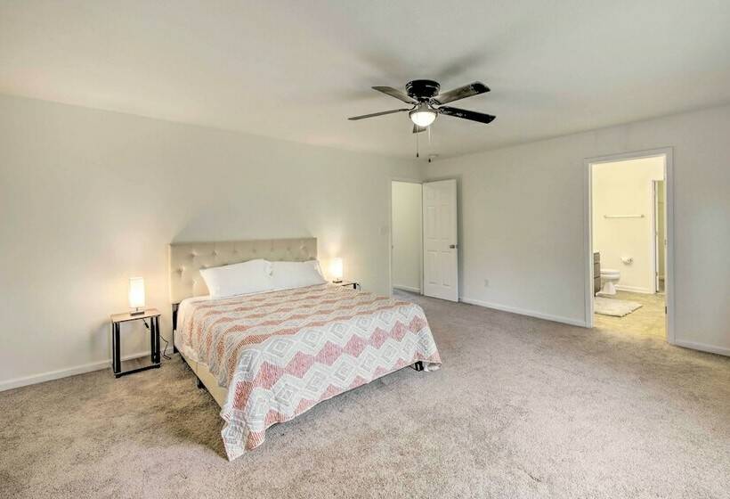 Quiet Greenwood Home ~ 16 Mi To Indianapolis!