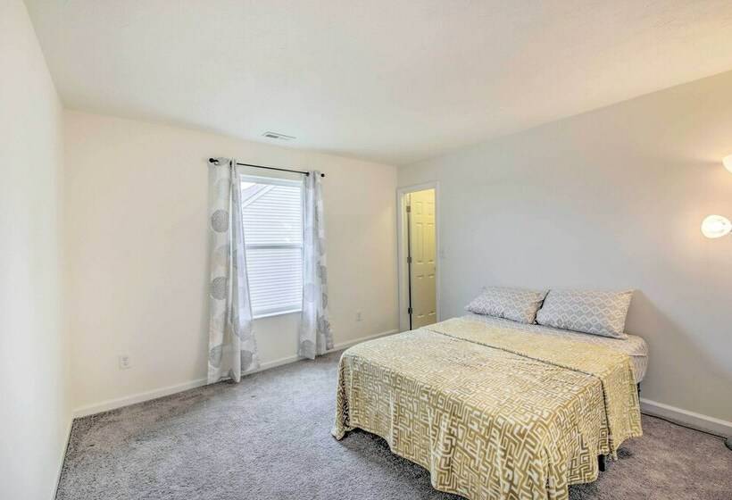 Quiet Greenwood Home ~ 16 Mi To Indianapolis!