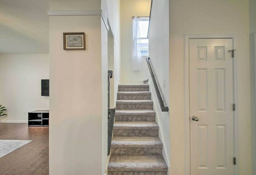 Quiet Greenwood Home ~ 16 Mi To Indianapolis!