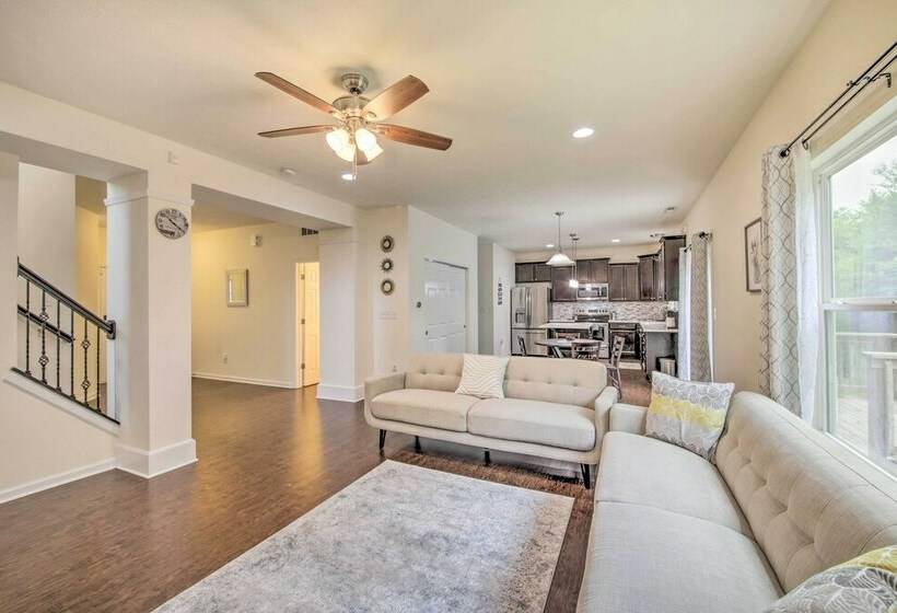 Quiet Greenwood Home ~ 16 Mi To Indianapolis!