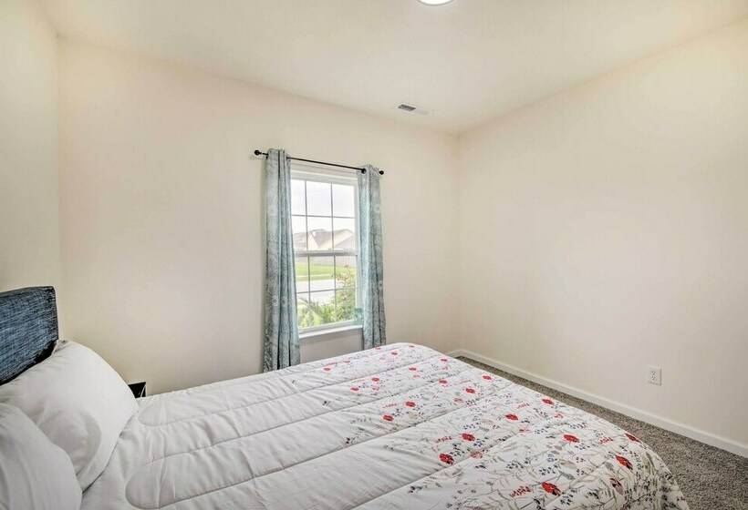 Quiet Greenwood Home ~ 16 Mi To Indianapolis!