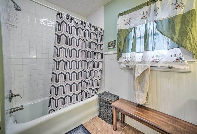 Quiet Oneonta Home Walk To Historic Dtwn!