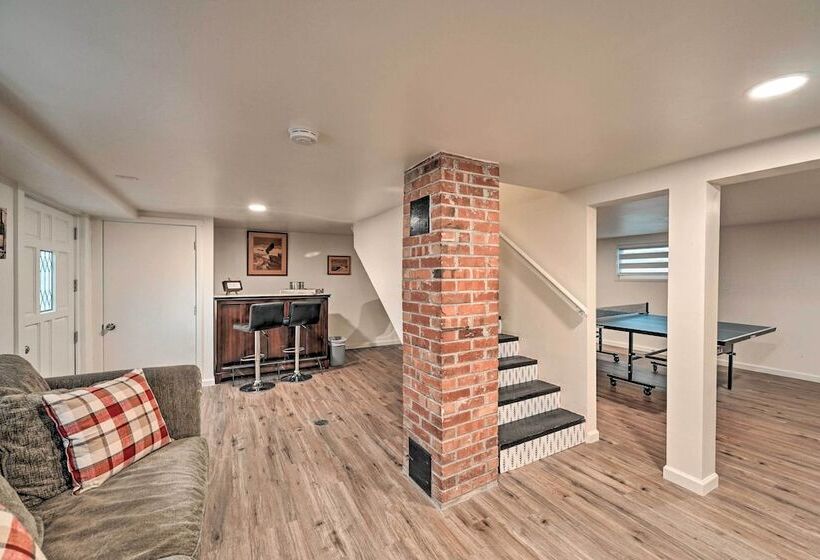 Redmond Farmhouse On 2 Acres W/ Deck & Grill!