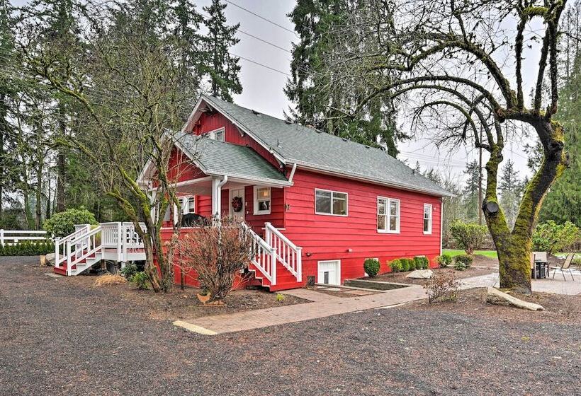 Redmond Farmhouse On 2 Acres W/ Deck & Grill!