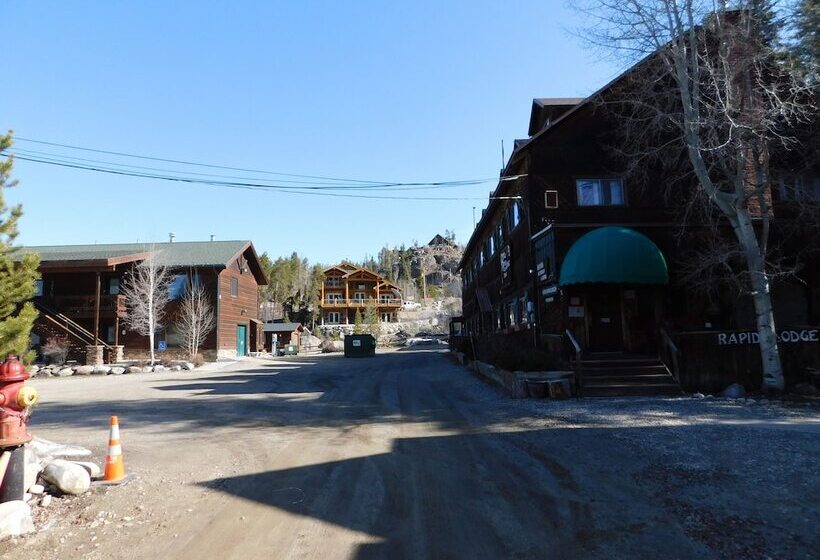 Relax & Recharge In Private Lake