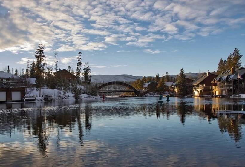 Relax & Recharge In Private Lake