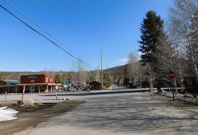 Relax & Recharge In Private Lake