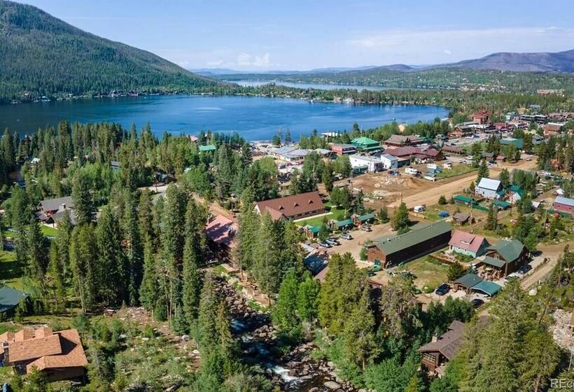 Relax & Recharge In Private Lake