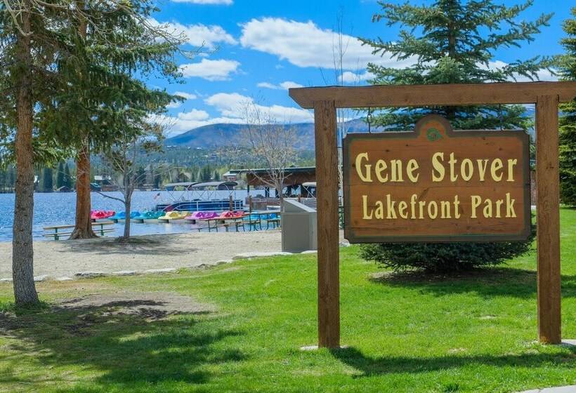 Relax & Recharge In Private Lake