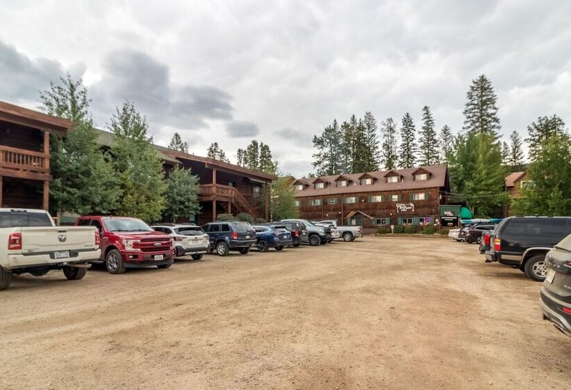 Relax & Recharge In Private Lake