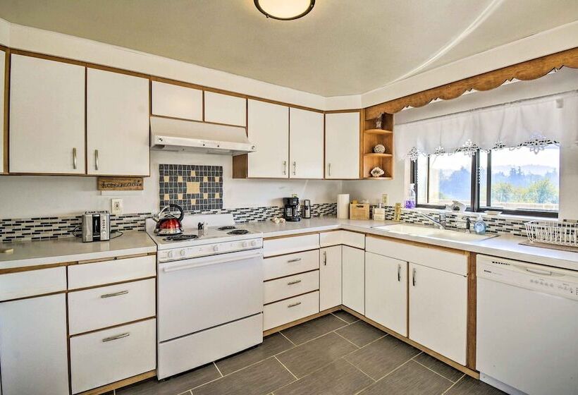 Relaxing Poulsbo Duplex W/ Liberty Bay Views!