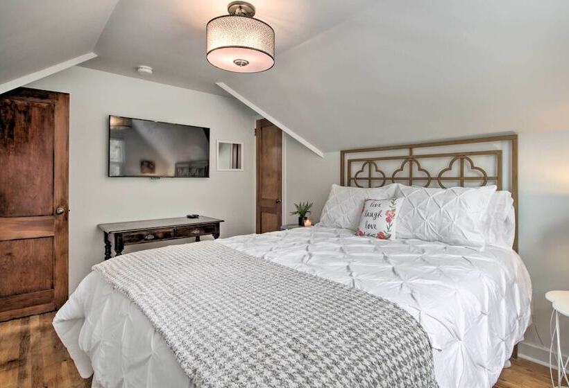 Renovated Historic Home < 1 Mile To Eagle Point!