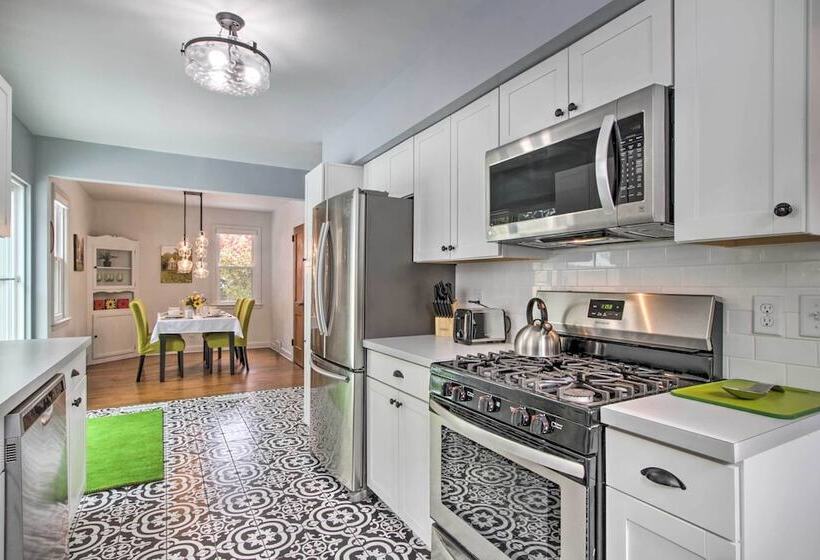 Renovated Historic Home < 1 Mile To Eagle Point!