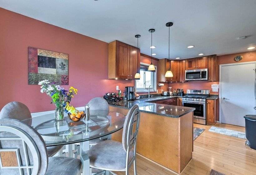 River S Edge Retreat With Kayaks & River Access!