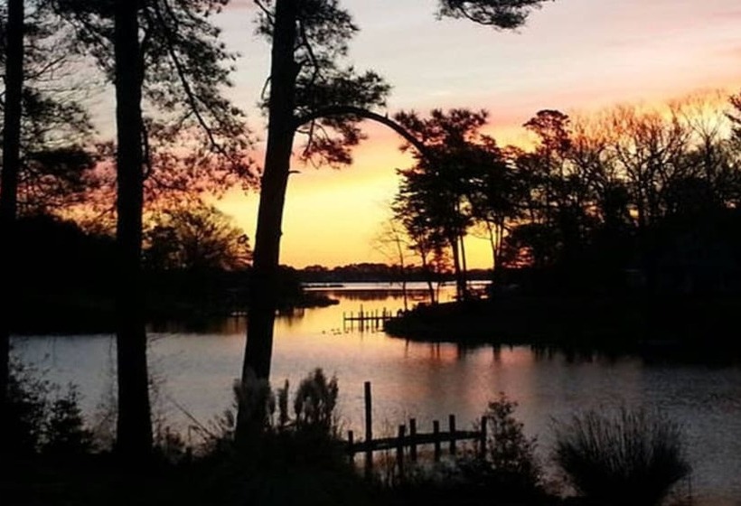 River S Edge Retreat With Kayaks & River Access!