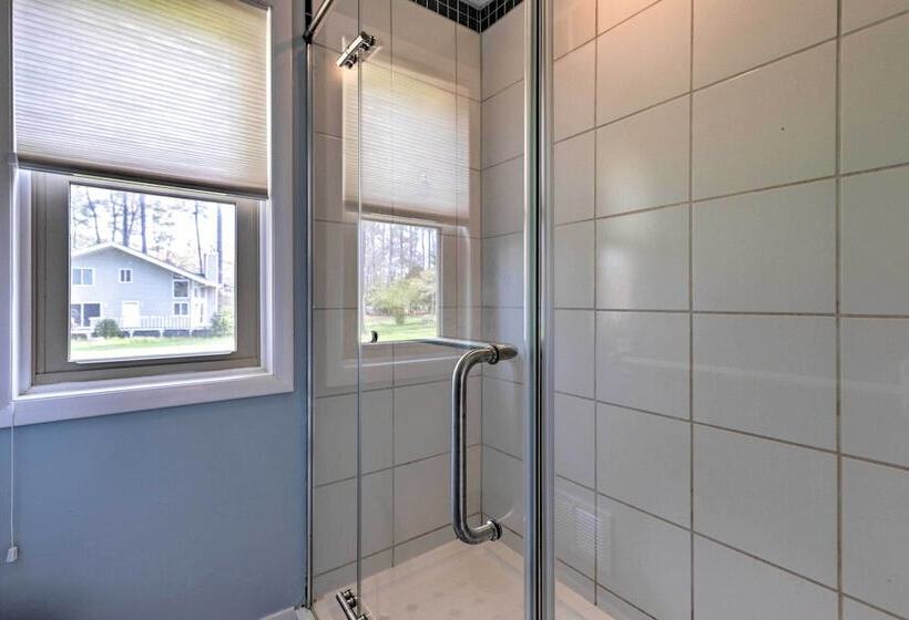 River S Edge Retreat With Kayaks & River Access!