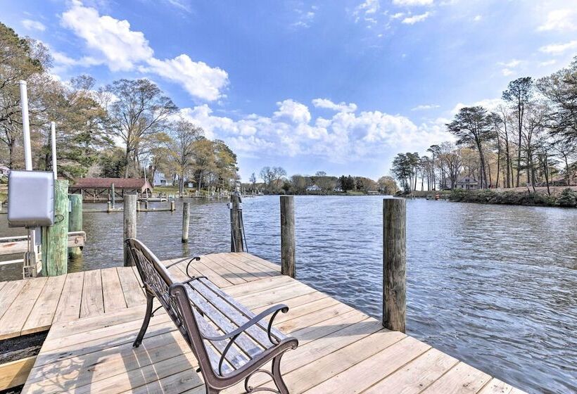 River S Edge Retreat With Kayaks & River Access!