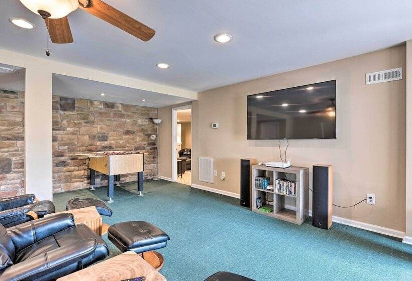 River S Edge Retreat With Kayaks & River Access!