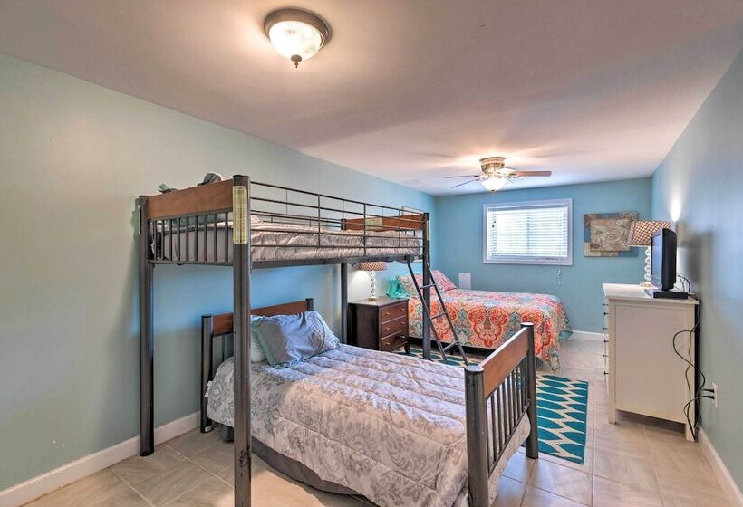 River S Edge Retreat With Kayaks & River Access!