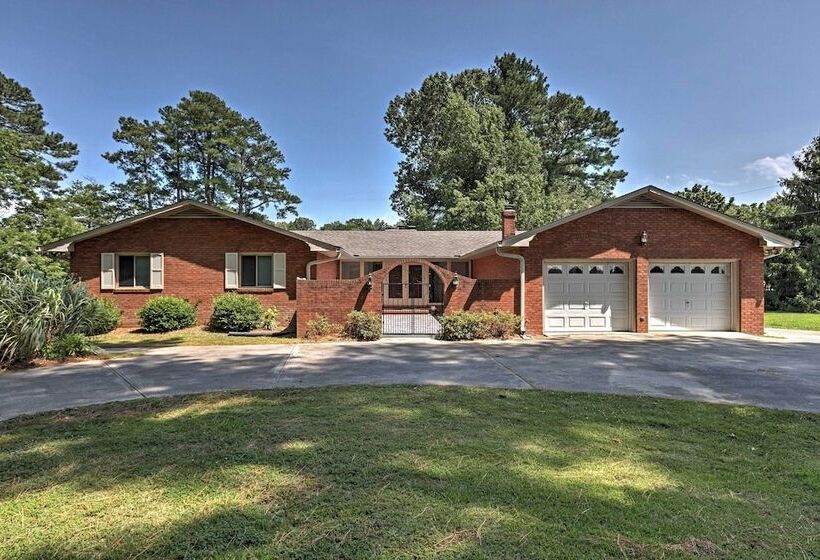 River S Edge Retreat With Kayaks & River Access!