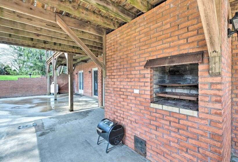 River S Edge Retreat With Kayaks & River Access!