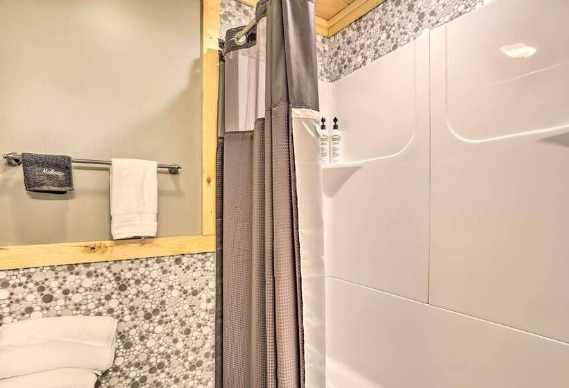 Red River Gorge Cabin W/ Private Hot Tub!