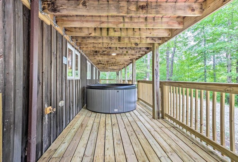 Red River Gorge Cabin W/ Private Hot Tub!