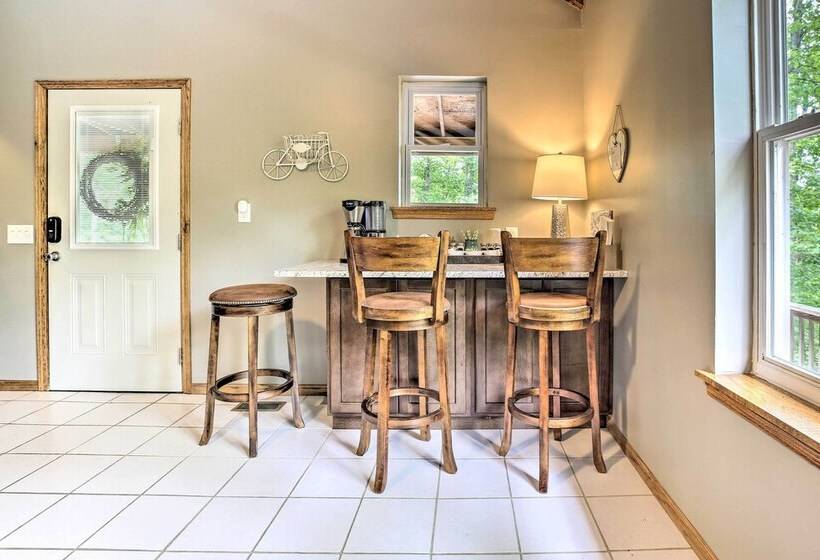 Red River Gorge Cabin W/ Private Hot Tub!