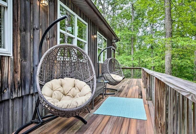 Red River Gorge Cabin W/ Private Hot Tub!