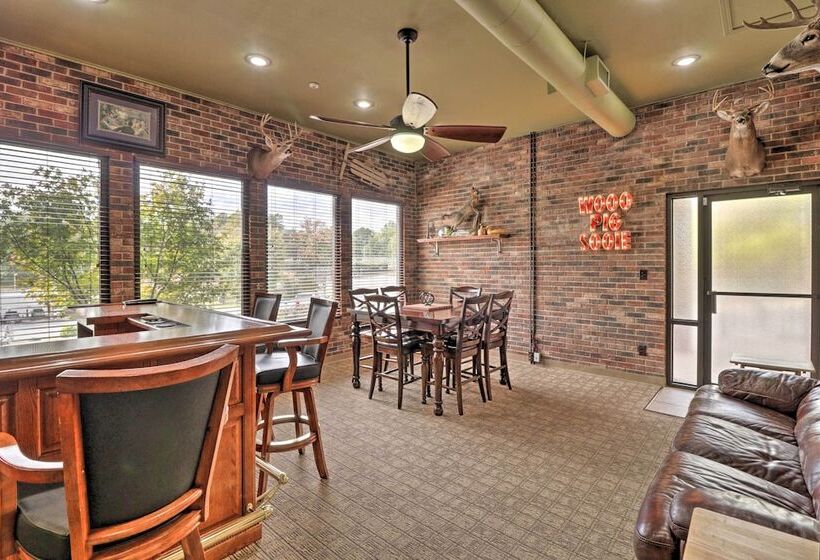 Roomy Multi Family Retreat In Dtwn Mountain Home!